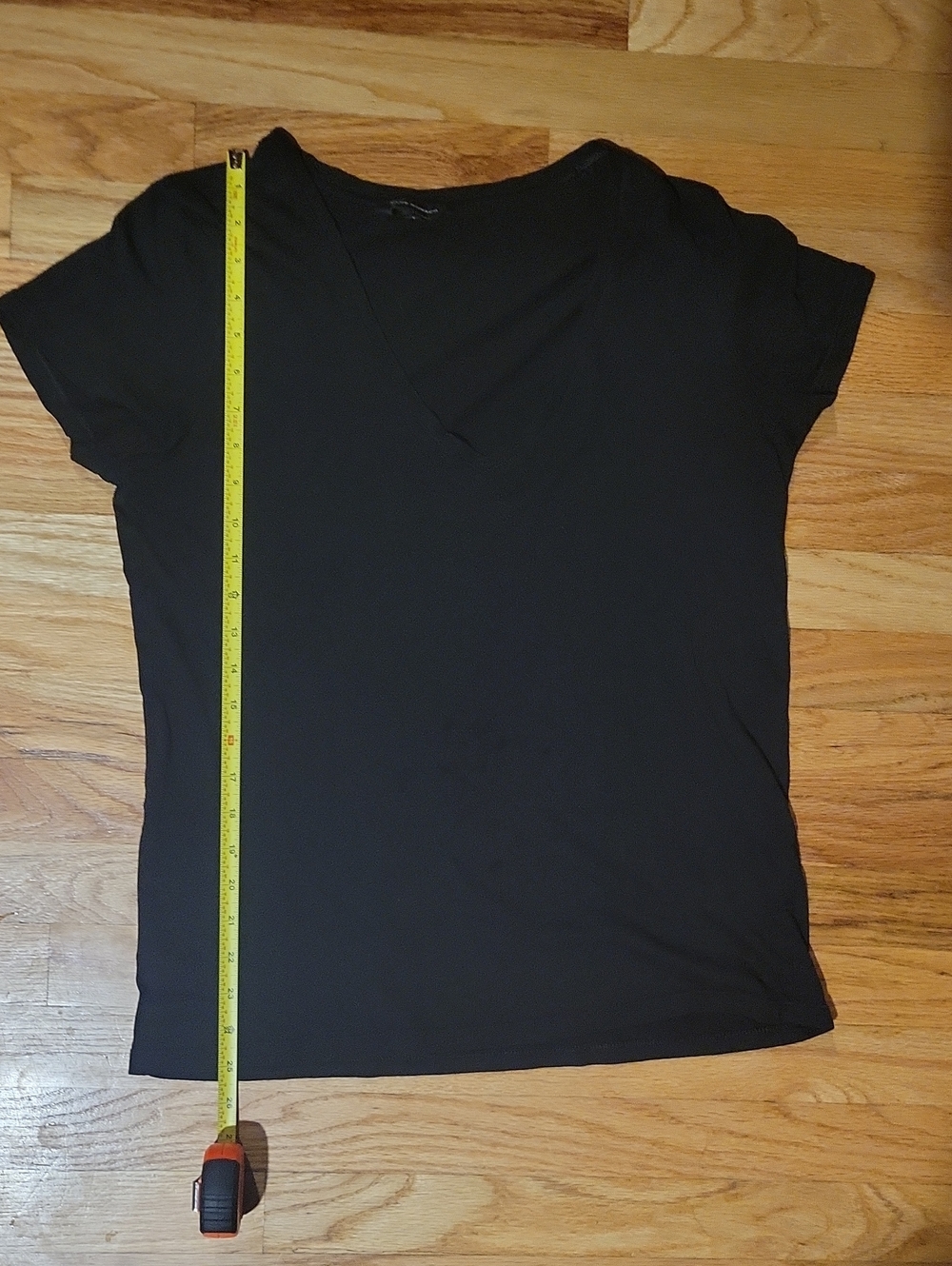 Club Monaco Black V-Neck Short Sleeve Tee, Size Large